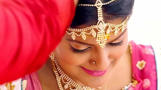 Aa-Seetadevi-Navvula-Lyrics-English-Translation-Rowdy-Fellow-Arijit-Singh