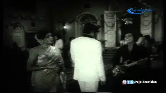 Pallandu Kaalam Nee Lyrics Meaning | Nee Oru Maharani | P. Susheela