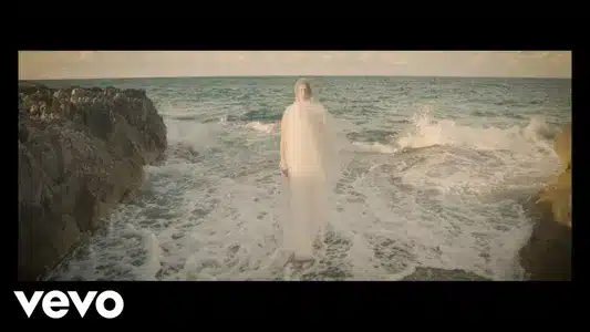 Con Gli Occhi Di Una Lepre Lyrics Translated to English – Santamarea