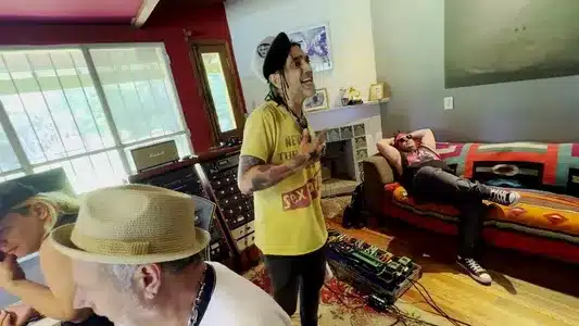 Desearía Lyrics (with English Meaning): Kapanga & Bandalos Chinos