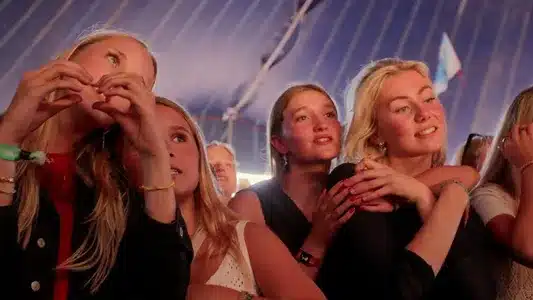 En Drøm Om Et Menneske Lyrics Translation (in English) - Aphaca