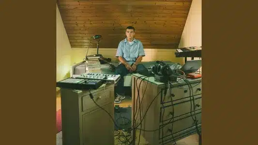 Folk Forsvinder Lyrics Translated to English: Chris Burton