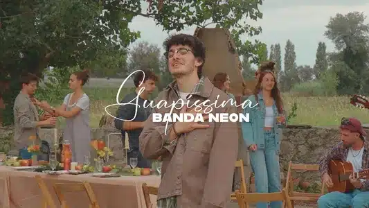 Guapíssima Lyrics English (with Translation): Banda Neon