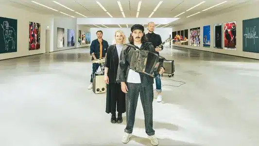 Home / Dahoam Lyrics Meaning | Bunt | Avec | Folkshilfe