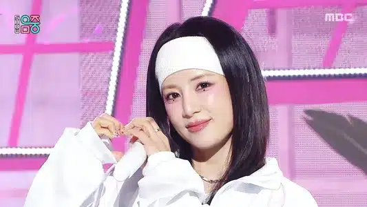 Love Me More Lyrics English Translation — Re : Love | Apink