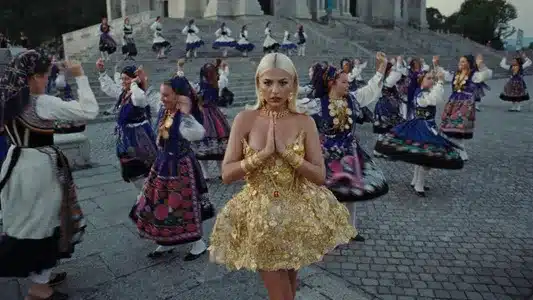 Marcha Lyrics English (Translation) — Bárbara Bandeira