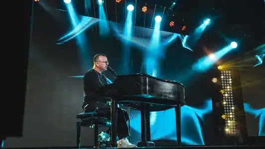 Mezze Verità Lyrics Translation - Nuje | Gigi D'Alessio