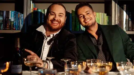 Moët Dat Nou Lyrics {English Meaning} — Donnie | Robert Van Hemert