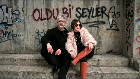 Oldu Bi' Şeyler Lyrics (English Meaning) — Manuş Baba | Nazan Öncel