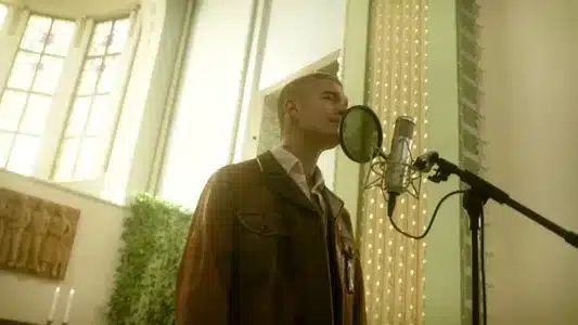 10 000 Tuntii Lyrics [English Translation] | Kaukua