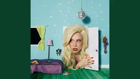 Aldrig Helt Nok Lyrics With English Translation - Emma Sehested Høeg