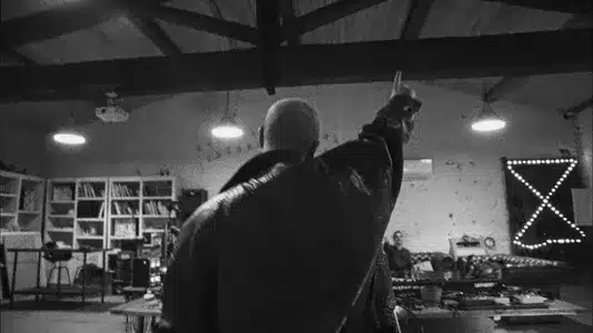 בן 32 Lyrics Meaning: חלק מהנצח | Omer Adam