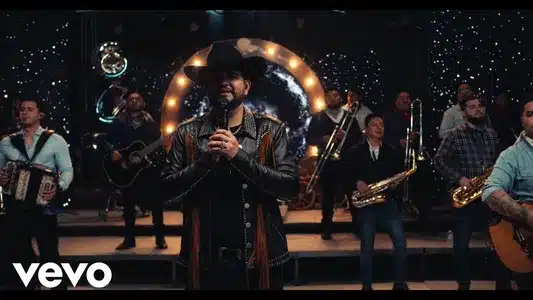 Como En Los Viejos Tiempos Lyrics (English Meaning) - Eden Muñoz