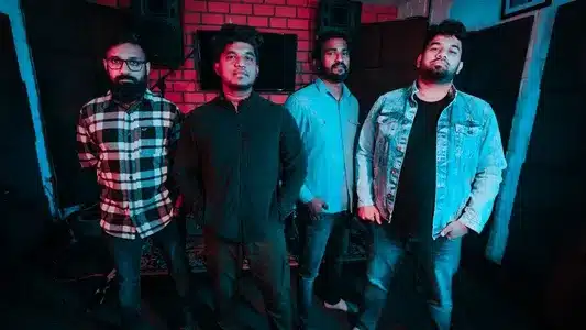 Ee Paradevanaho Lyrics (with English Meaning) – Kaantha