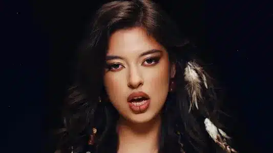 Gara De Mai Lyrics With English Meaning: Dj Project | Petra