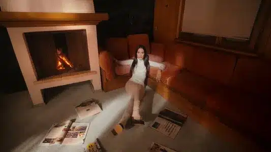 Halim Lyrics (with English Meaning) – Hande Ünsal