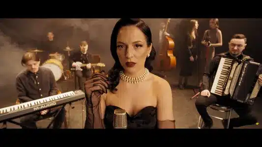 Iubeste-Ma Lyrics English (with Translation) — Tania Turtureanu