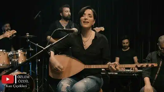 Kan Çiçekleri Lyrics (English Meaning) – Özlem Özdil