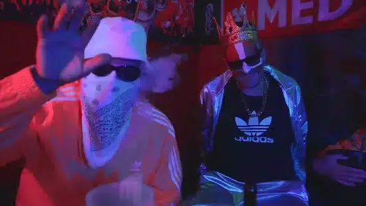 Lillefredag Lyrics (with English Meaning) – Johny Cola | Randers Cowboys