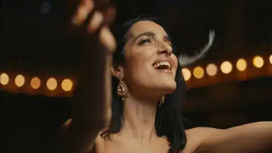 Sei Tu Lyrics [English Meaning] - Levante