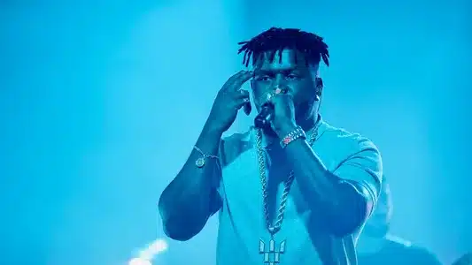 Somos Iguais (Ao Vivo) Lyrics Translation — Ao Vivo No Coliseu | Plutónio