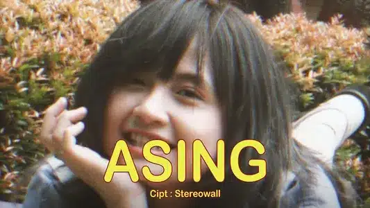 Asing Lyrics {English Translation} – Stereo Wall
