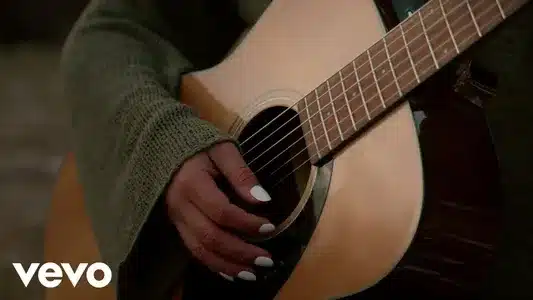 Ay Amor Ii Lyrics Meaning (in English): Selines