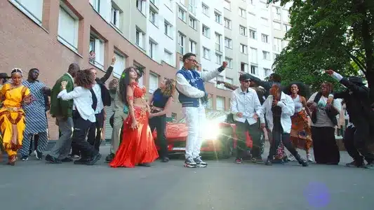 Bar-Mitzvah Lyrics Meaning (in English): Heuss L'Enfoiré