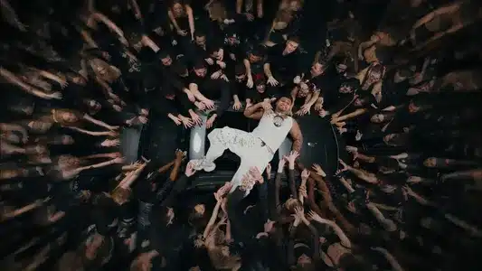 Ben Ünlüyüm Lyrics (English Meaning) - Akdo | Lvbel C5