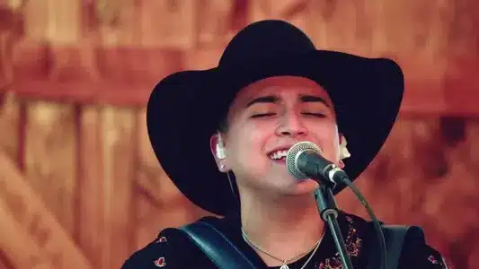 Borracho Y Loco Lyrics {English Meaning} — Secretto