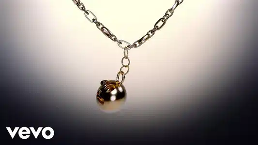 Boule Au Ventre Lyrics English Translation | Hélé | Helena