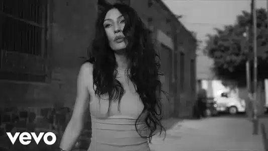 Calle Sin Salida Lyrics Translation – Dara | Daniela Spalla