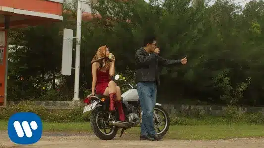 Chậm Lại Lyrics English Meaning: Một Vạn Năm | Vũ.