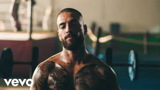 Cosas Pendientes Lyrics {English Meaning} - Maluma