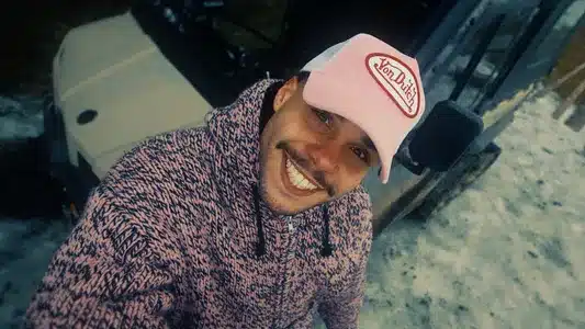 Den A Noc Lyrics {English Translation} | Kojo