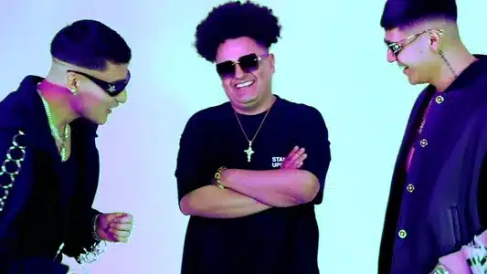 Desnúdate Lyrics With English Meaning: Big Metra | El Bogueto