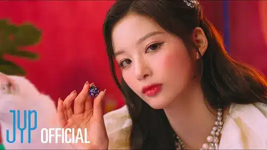 Dice Lyrics Meaning - Entwurf | Nmixx