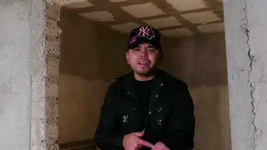 Dueles Lyrics English Meaning - Regresa | La Receta | Low