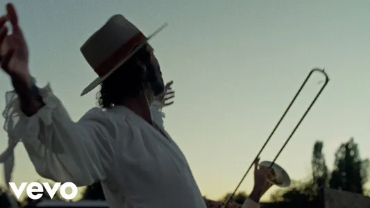 El Polvo De Los Días Raros Lyrics Translation — Gigante | Leiva