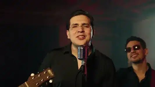 Esos Ojitos Lyrics {English Translation} – Grupo Marca Registrada