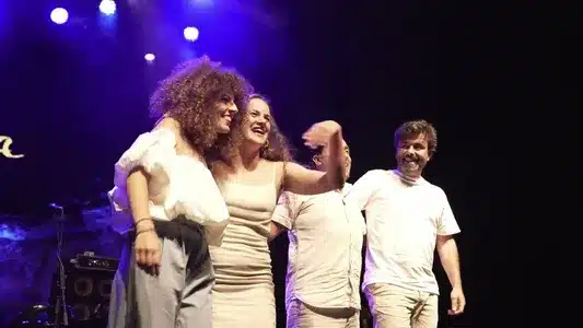 Hacia La Vida Lyrics English (Translation): Julia Rodríguez | Miguel Siso