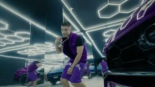 Håller Mig Själv Lyrics [English Meaning] — Adaam | Greekazo