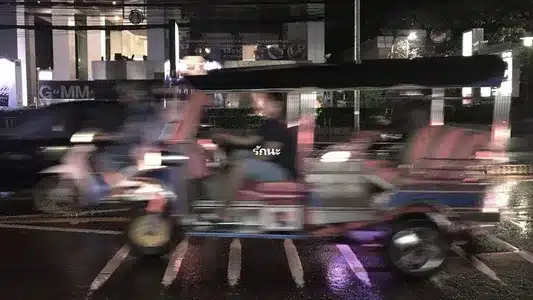 กำแพงหัวใจ Lyrics Translation: Mai Me | Mirrr