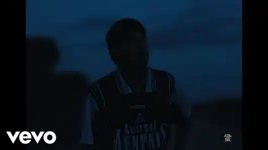 Llora Llora Lyrics Translation - La Vida Era Más Corta | Akriila | Milo J