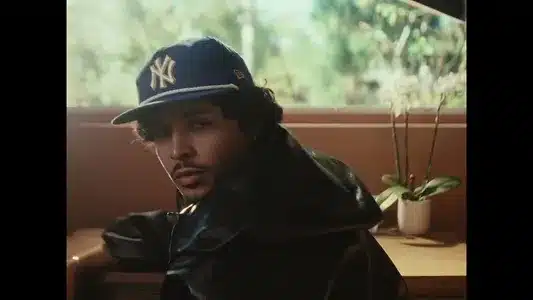 Maldita Guerra Lyrics With English Meaning | La Gabi