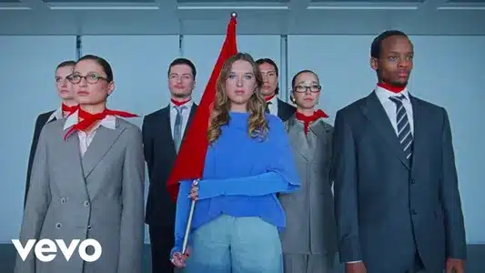 Mauvais Garçon Lyrics Translation — Hélé | Helena