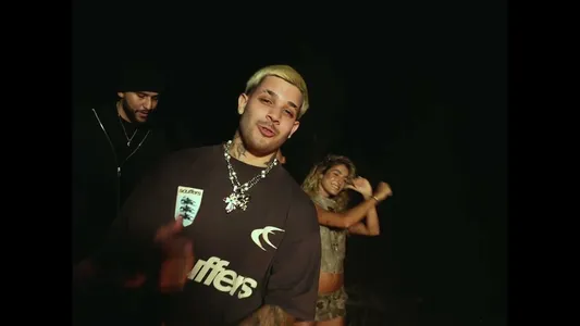 Media Luna Lyrics Translation (in English) - Botlok | Chris Palace