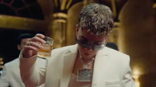 Mr. Moondial Lyrics Translation – Buenas Noches | Pitbull | Quevedo