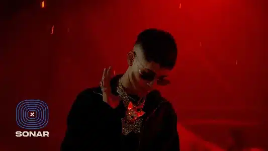 No Ponga Excusas Lyrics With English Translation - Cris Mj