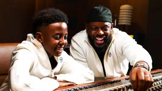 Noche Lyrics {English Translation}: Keblack